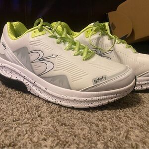 Gdefy Women's White and Green Athletic Shoes